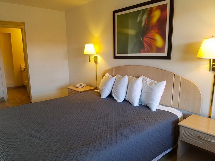 Americas Best Value Sandman Inn — Guest room