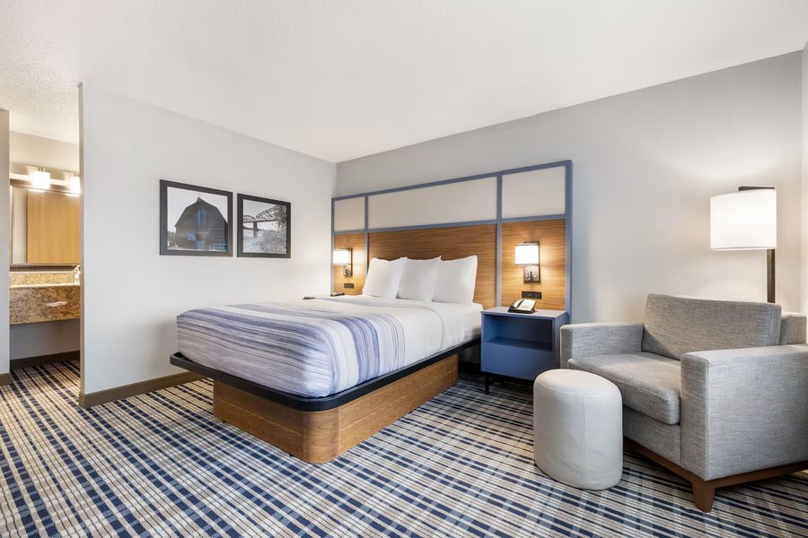 AmericInn by Wyndham Bismarck — Guest room