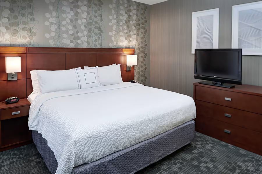 AmericInn by Wyndham Brookfield — Guest room