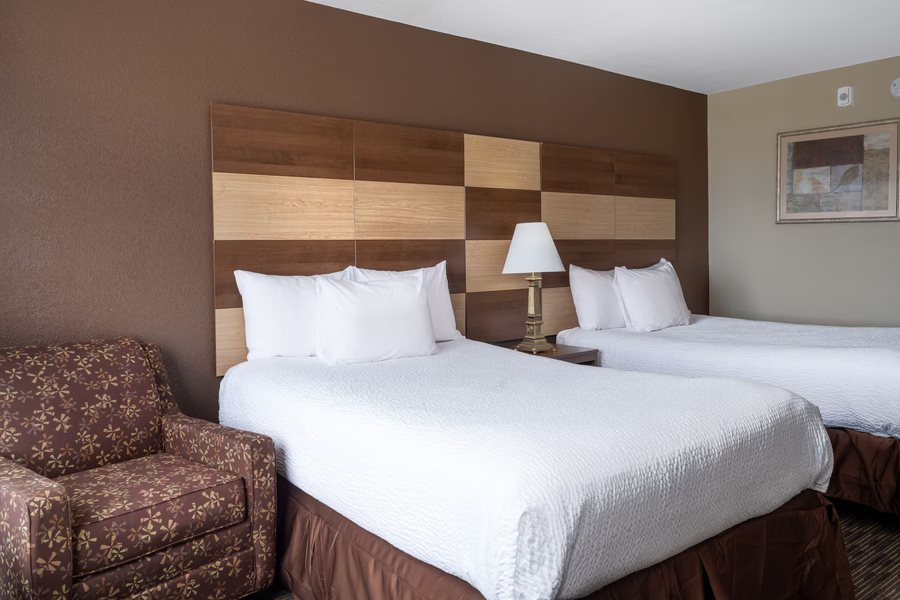 AmericInn by Wyndham Cedar Rapids North — Guest room