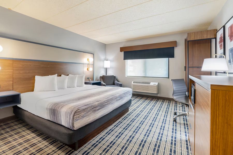AmericInn by Wyndham Chamberlain Conference Center — Guest room