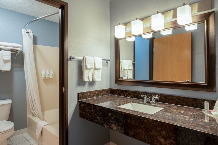 AmericInn by Wyndham Charlevoix — Bathroom
