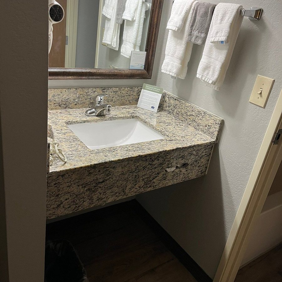 AmericInn by Wyndham Clear Lake — Bathroom