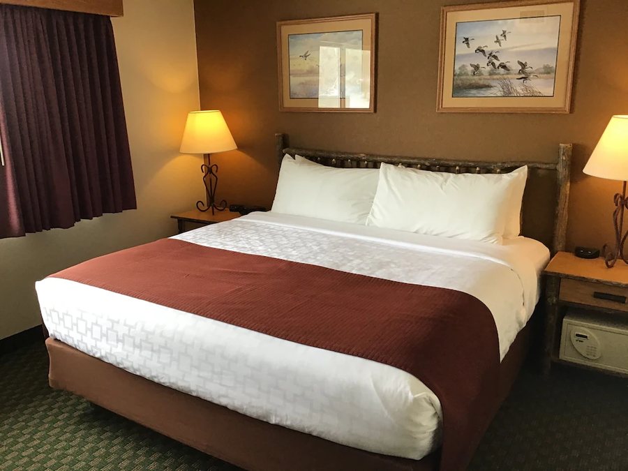 AmericInn by Wyndham Cody — Guest room