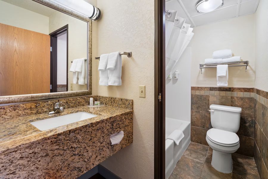 AmericInn by Wyndham Dickinson — Bathroom