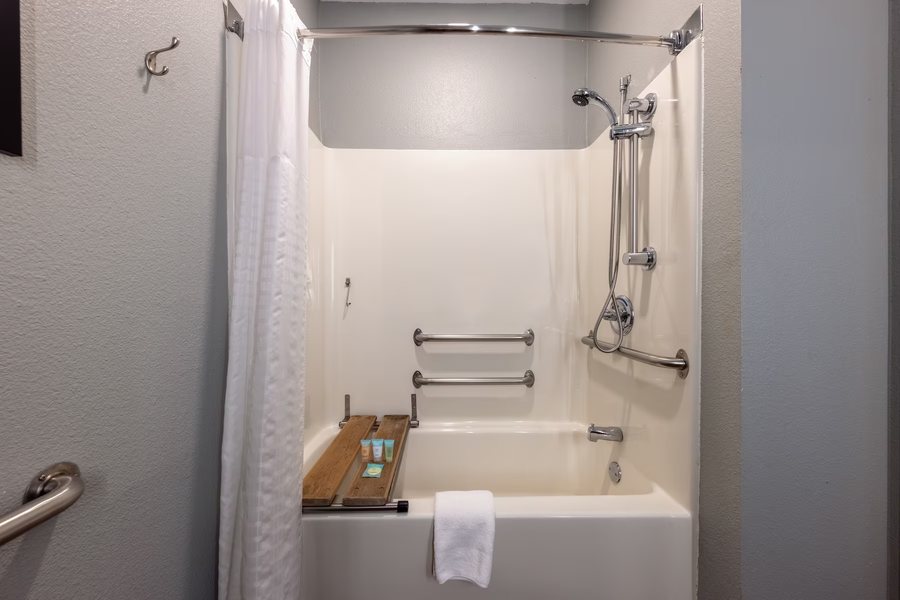 AmericInn by Wyndham Duluth — Bathroom
