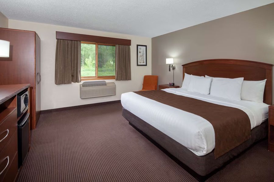 AmericInn by Wyndham Ironwood — Guest room