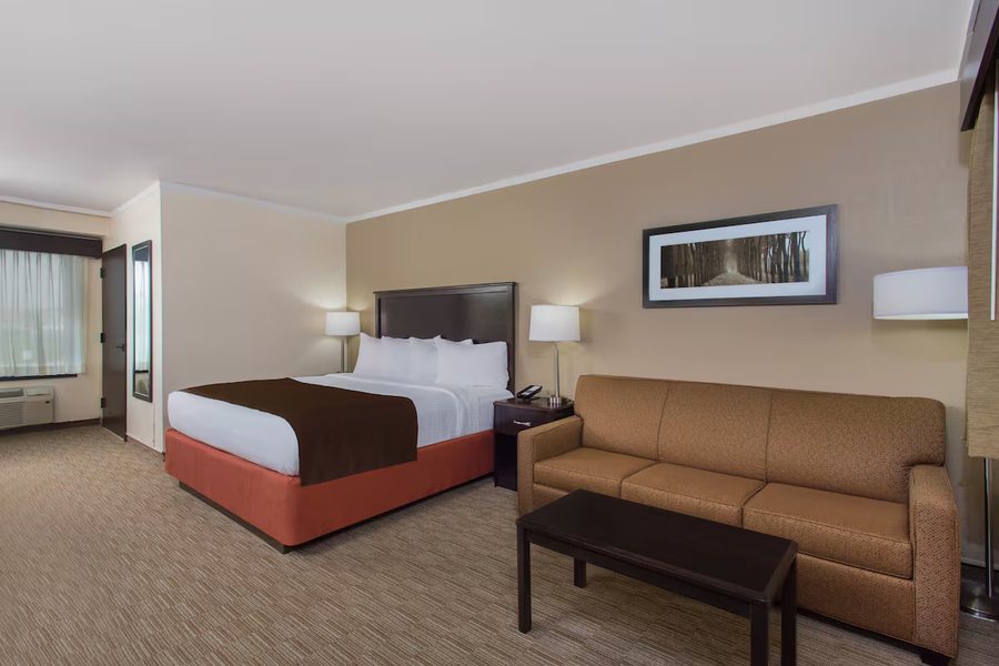 AmericInn by Wyndham Janesville — Guest room