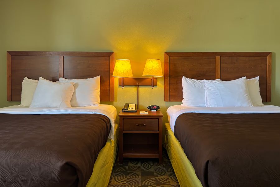 AmericInn by Wyndham Kewanee Kewanee Illinois — Guest room