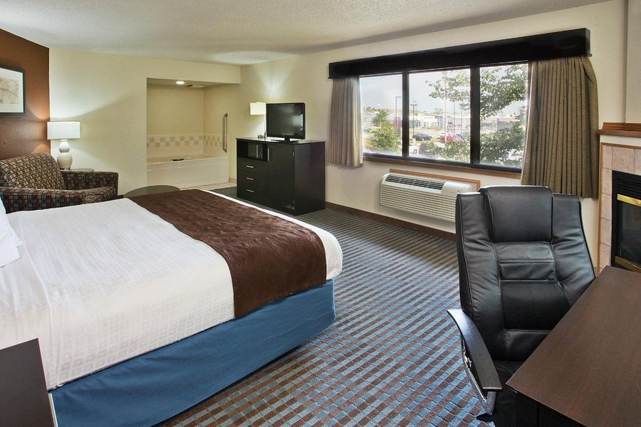 AmericInn by Wyndham Lincoln North — Guest room