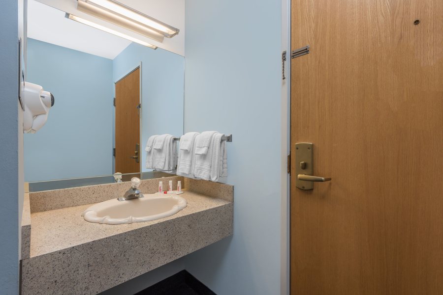 AmericInn by Wyndham Osage — Bathroom