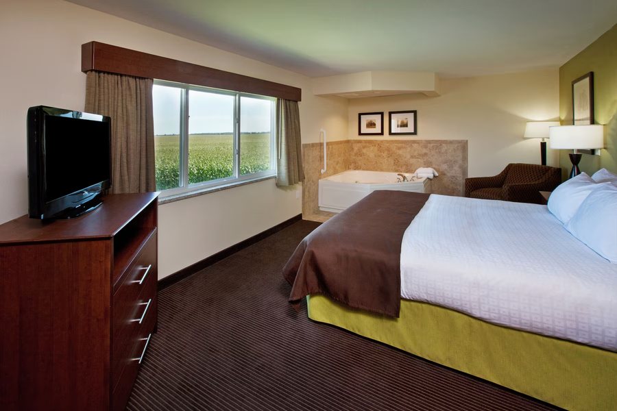 AmericInn by Wyndham Osage — Guest room