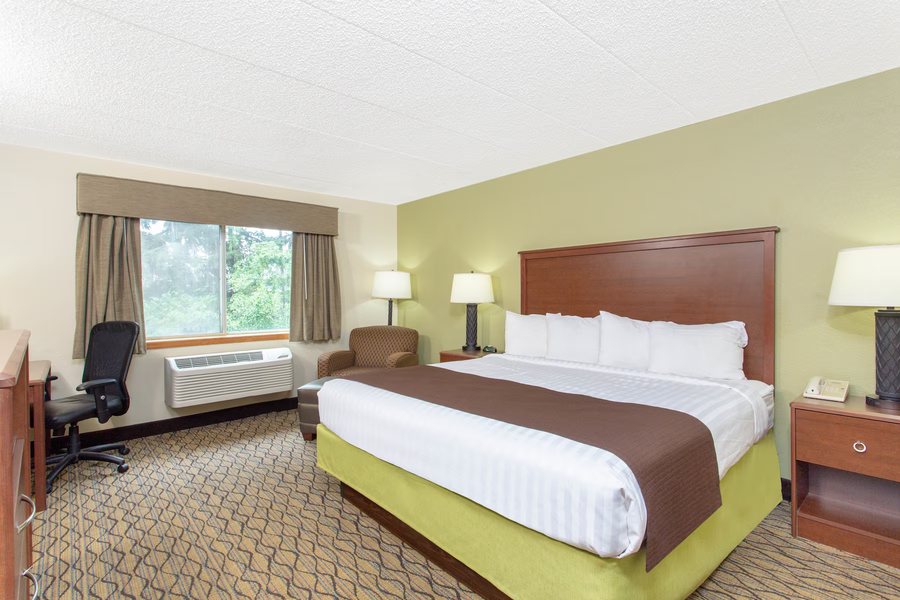 AmericInn by Wyndham Sheboygan — Guest room