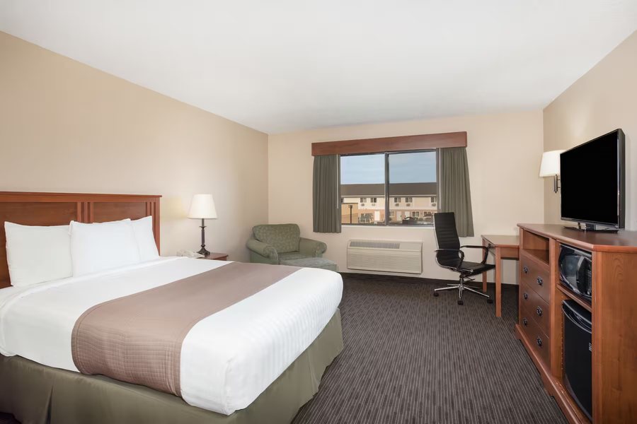 AmericInn by Wyndham Sioux City — Guest room