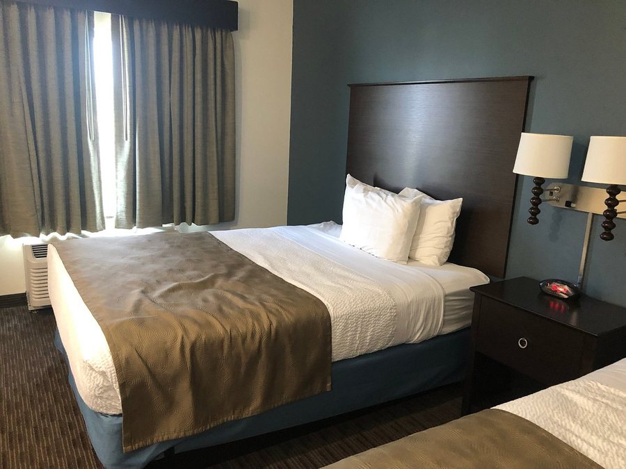 AmericInn by Wyndham Sioux Falls North — Guest room