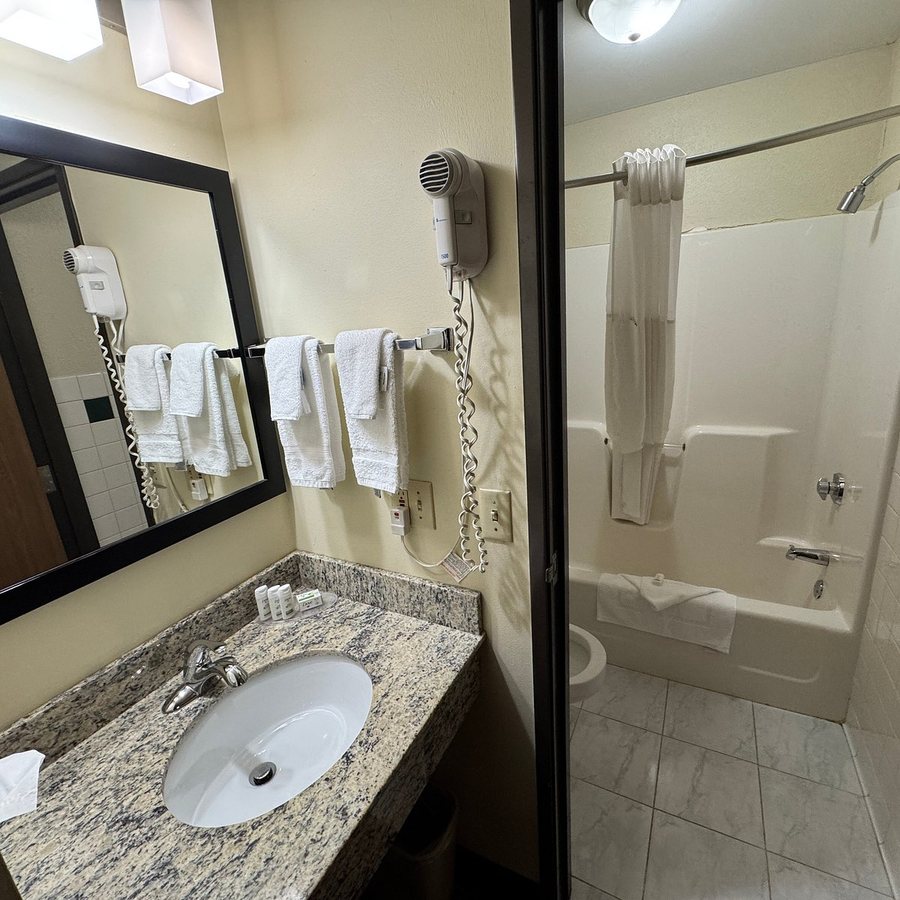 AmericInn by Wyndham Tomah — Bathroom