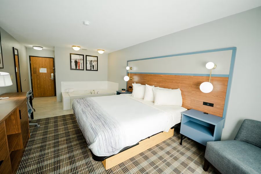 AmericInn by Wyndham Tomah — Guest room