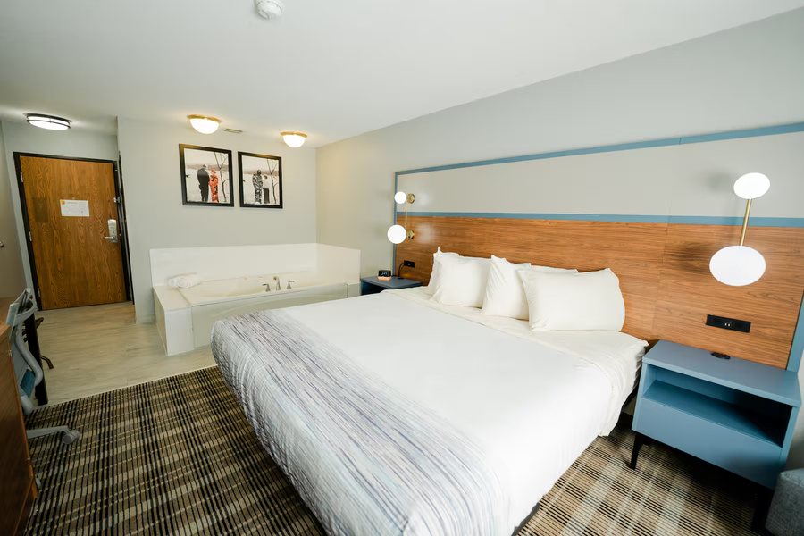 AmericInn by Wyndham Tomahawk — Guest room