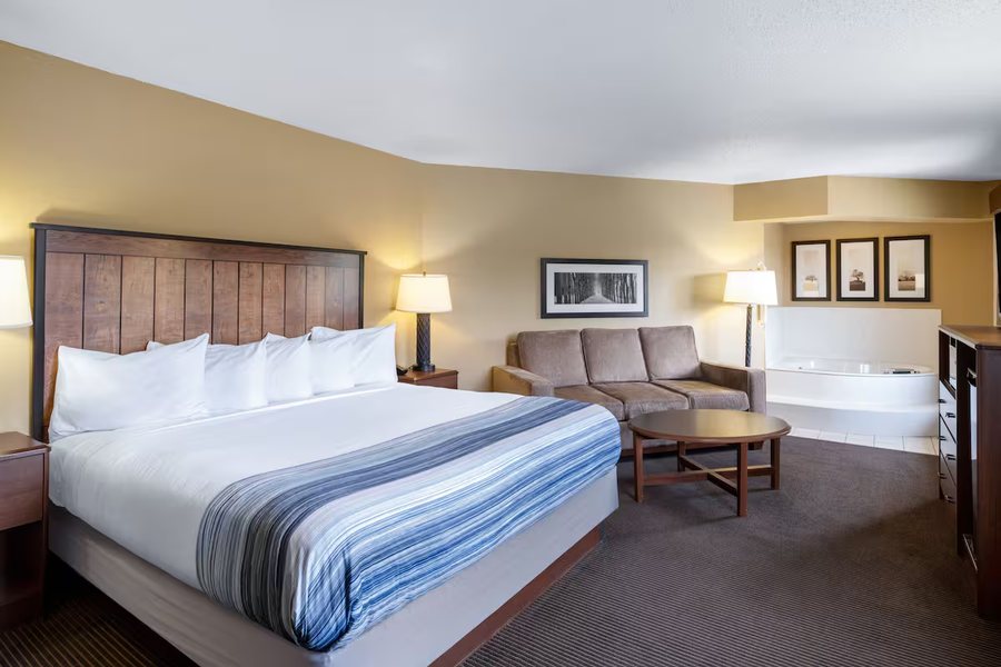 AmericInn by Wyndham Two Harbors Near Lake Superior — Guest room