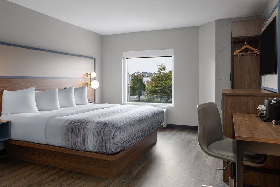 AmericInn By Wyndham Urbana — Guest room