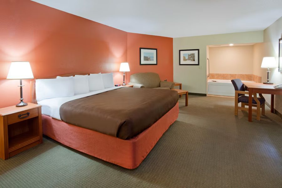 AmericInn by Wyndham Wetmore Munising — Guest room