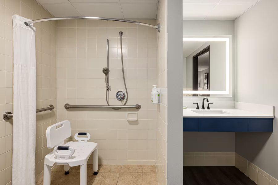 AmericInn Lincoln South — Bathroom