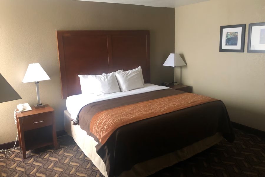 AmericInn Memphis East — Guest room
