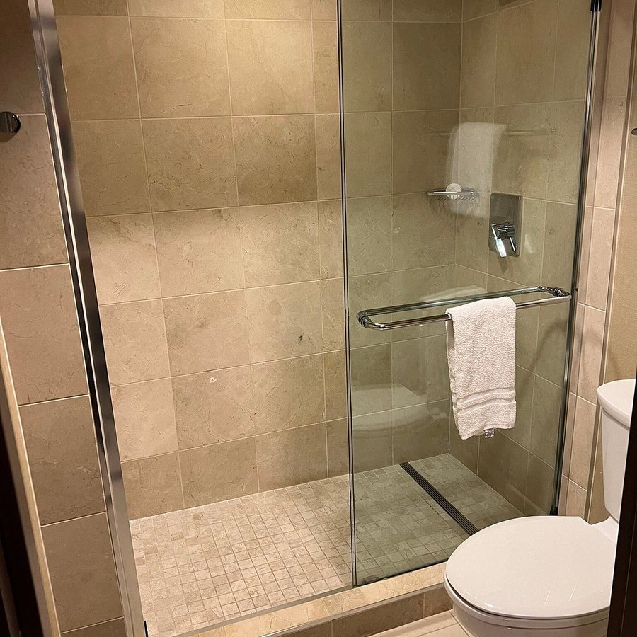 Ameristar Casino Hotel Kansas City — Bathroom