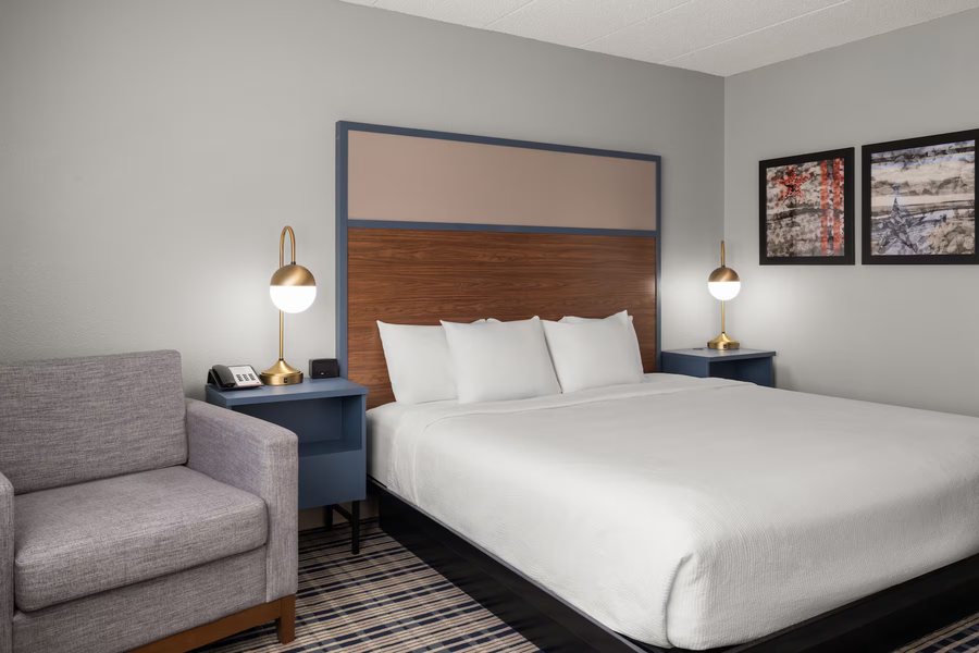 AmeriVu Inn Suites Grand Forks — Guest room