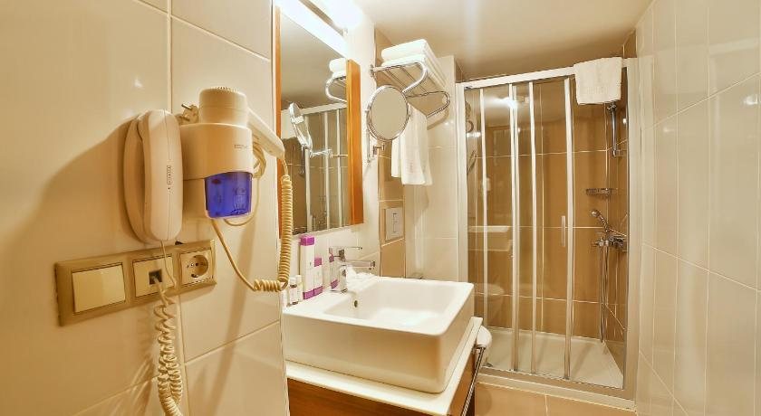 Amethyst Hotel Istanbul — Bathroom