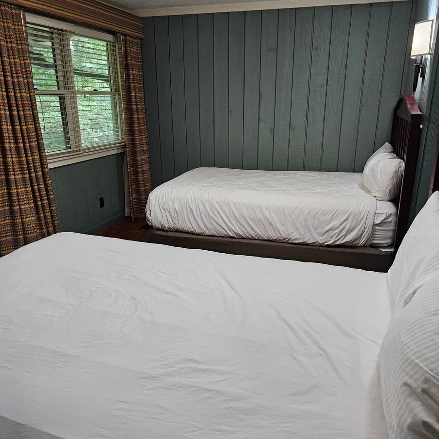 Amicalola Falls State Park and Lodge Dawsonville Georgia — Guest room