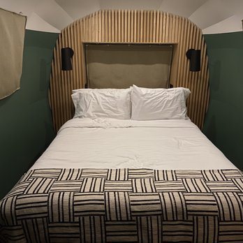 Amigo Motor Lodge — Guest room