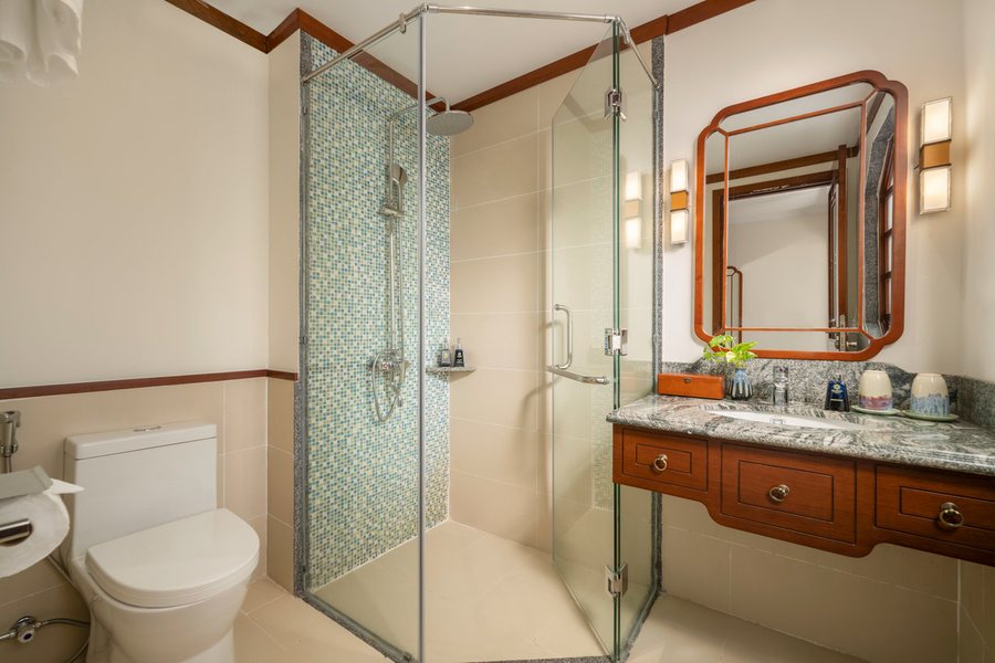 Amina Lantana Hoi An Hotel Spa — Bathroom