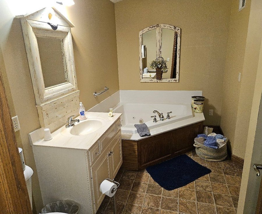 Amish Blessings Cabins — Bathroom