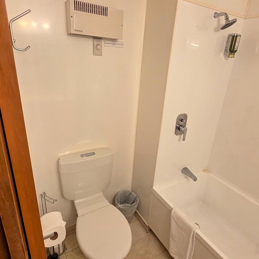 Amity Serviced Apartments — Bathroom