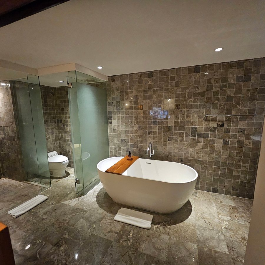 Amnaya Resort Nusa Dua — Bathroom