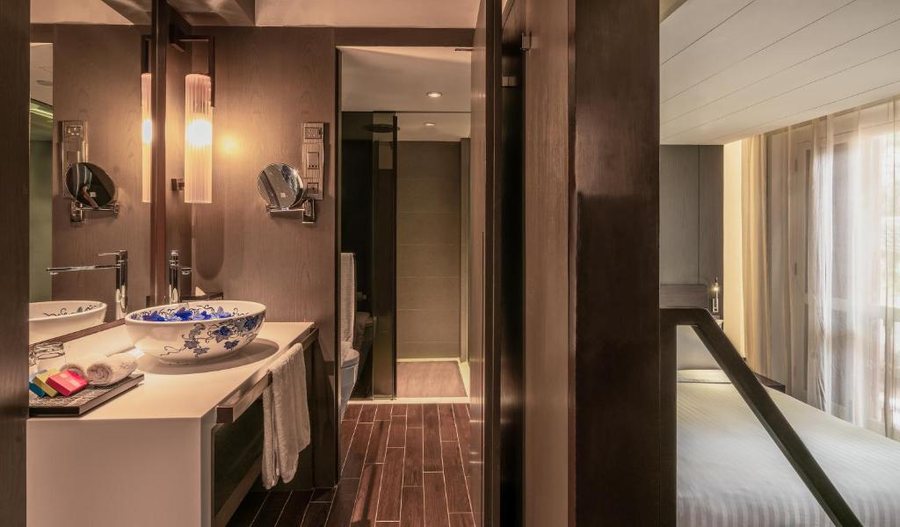 Amoy Hotel by Far East Hospitality — Bathroom