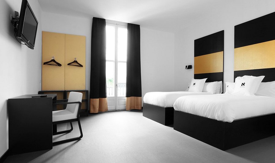 Amra Barcelona Caspe Barcelona Catalonia — Guest room