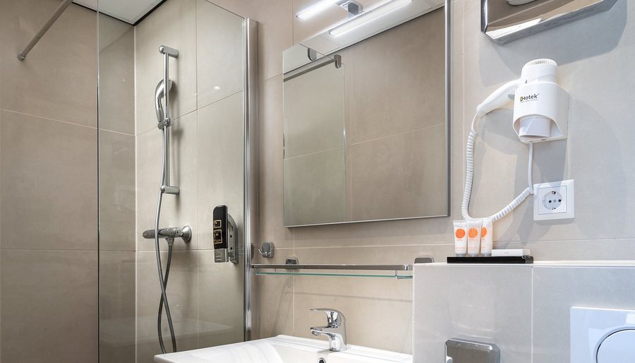 Amsterdam Hostel Leidseplein — Bathroom