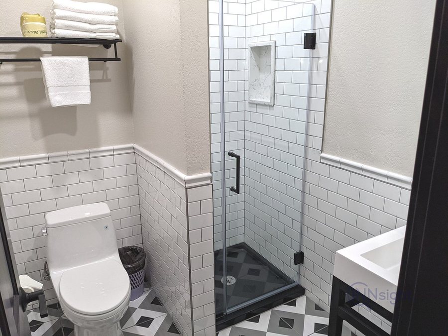 Amsterdam Hostel — Bathroom