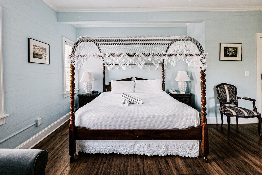 Amsterdam s Curry Mansion Inn — Guest room