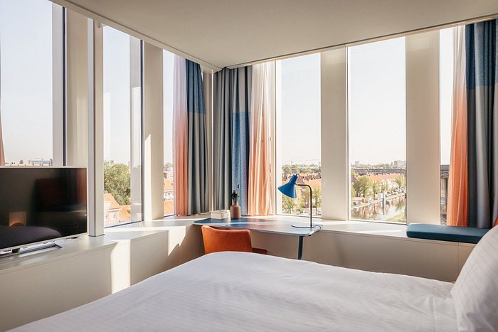 Amsterdam Tropen Hotel — Guest room