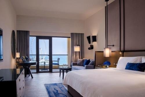 Amwaj Rotana Jumeirah Beach — Guest room