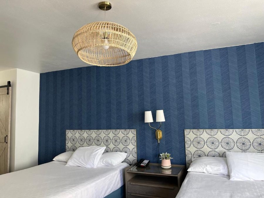 Anaheim Maingate Inn — Guest room