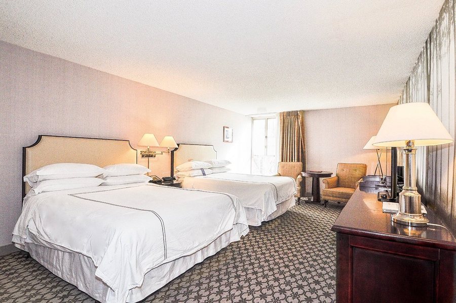 Anaheim Majestic Garden Hotel — Guest room