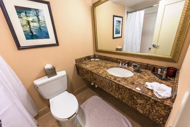 Anaheim Marriott — Bathroom