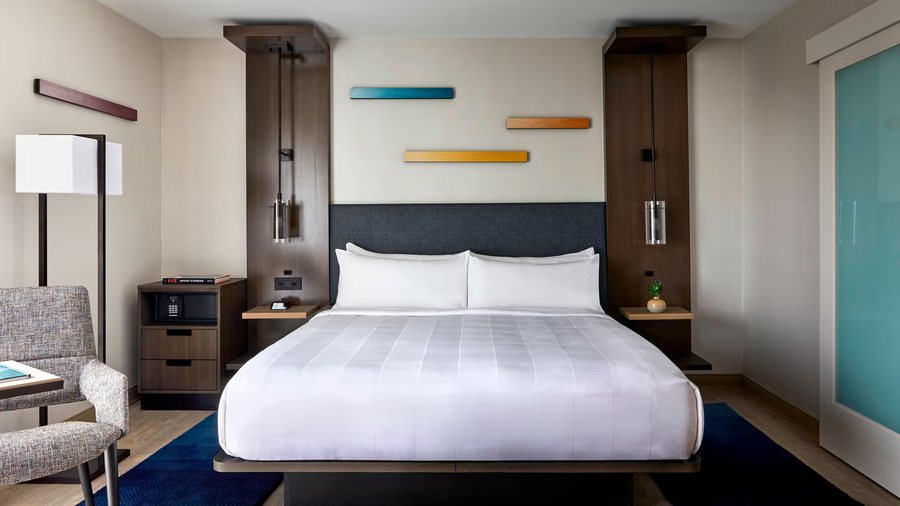Anaheim Marriott — Guest room