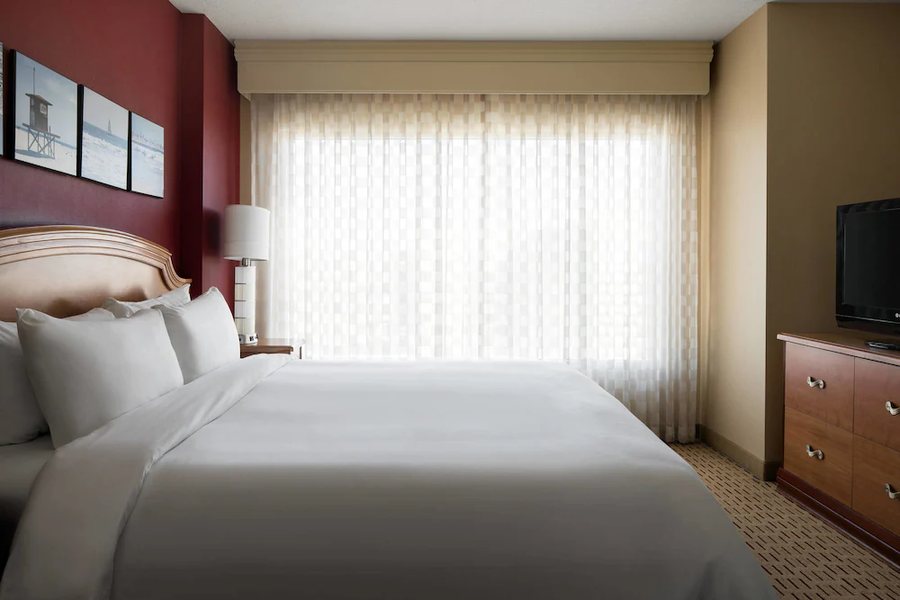 Anaheim Marriott Suites — Guest room