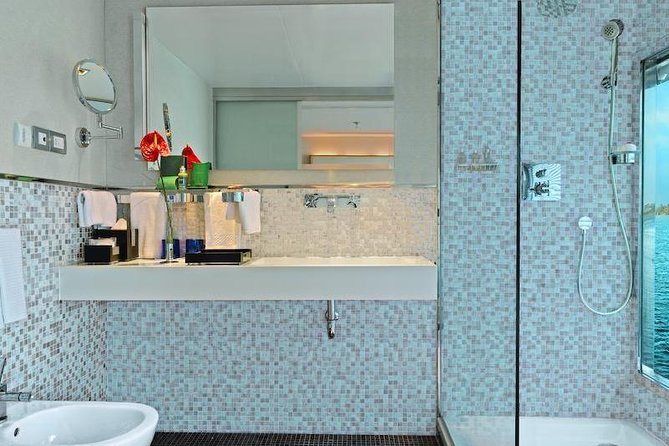 Anakato — Bathroom