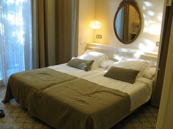 Anakena House Barcelona Catalonia — Guest room